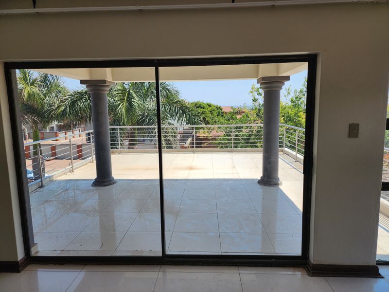 Elegant 5-Bedroom Double-Storey Family Home - Photo 9