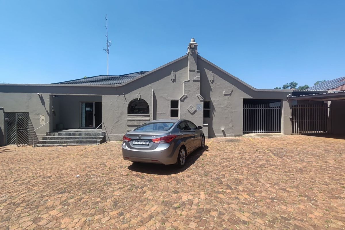 3 Bedroom House with 2 Bachelor Flats and Pool in Dalview NEEDS TLC - Photo 2