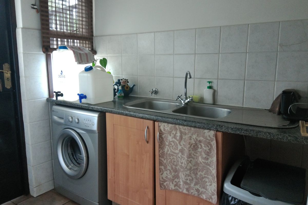 Charming Dam House for Sale! - Photo 5