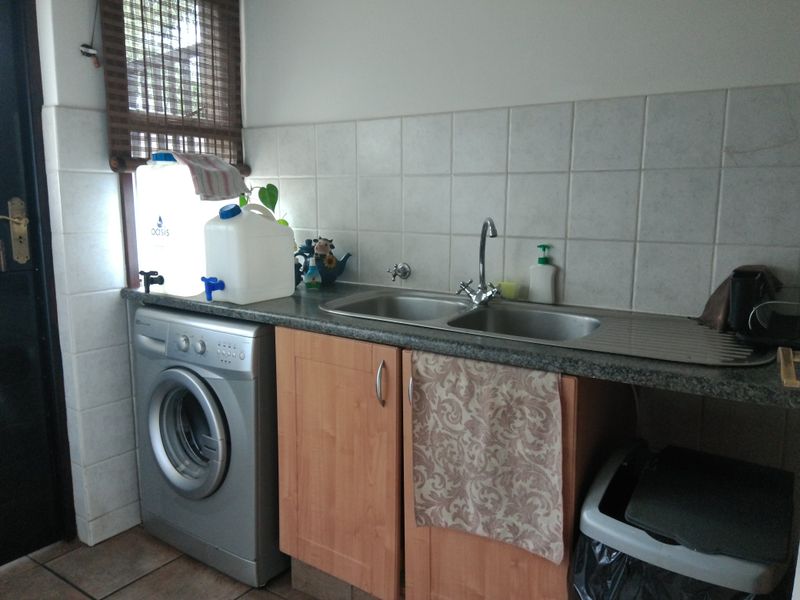 Charming Dam House for Sale! - Photo 5