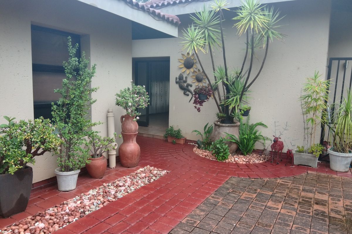 Charming Dam House for Sale! - Photo 2