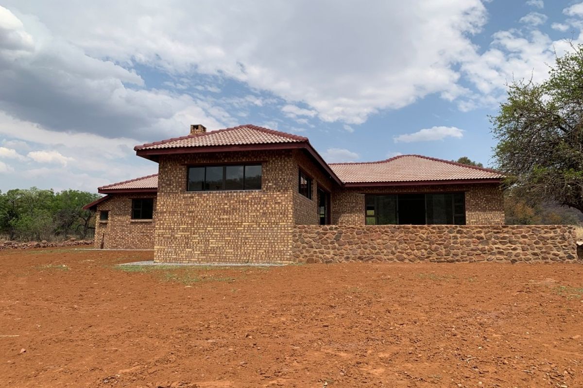 Brand-New Home Overlooking Kranspoort Dam & Golf Course - Photo 2