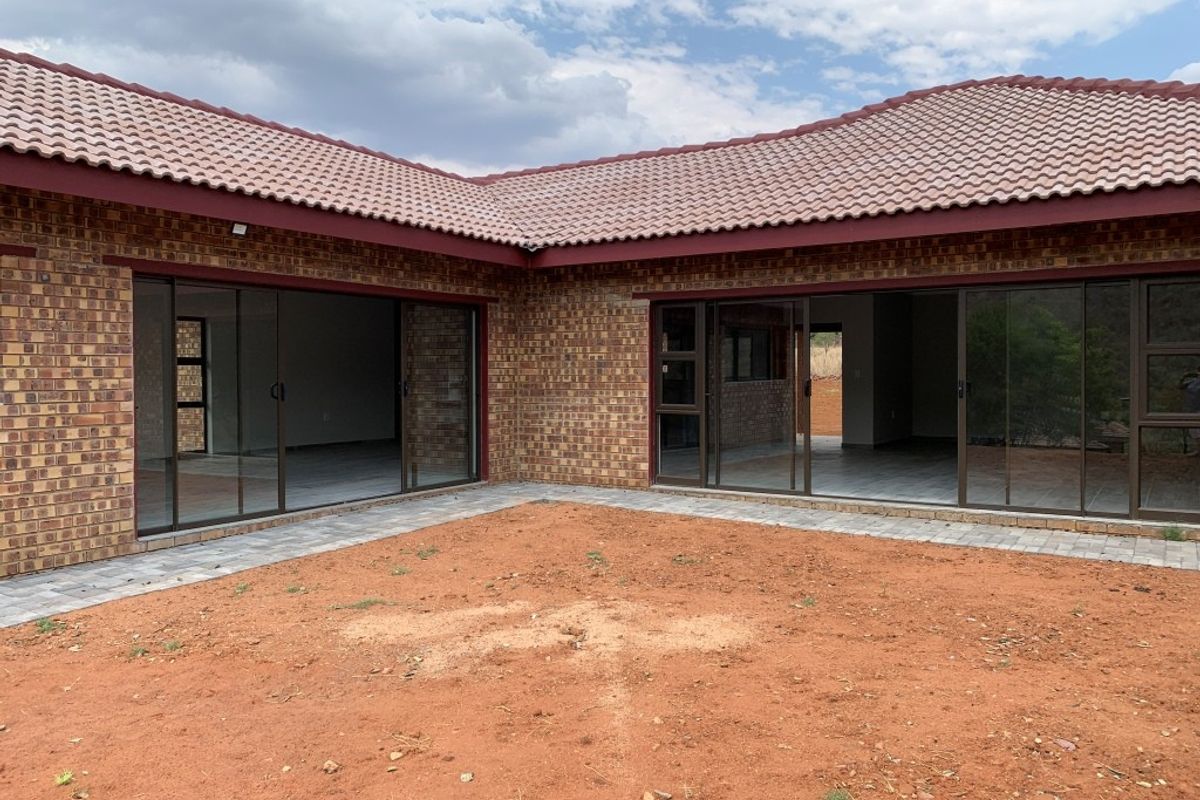 Brand-New Home Overlooking Kranspoort Dam & Golf Course - Photo 4