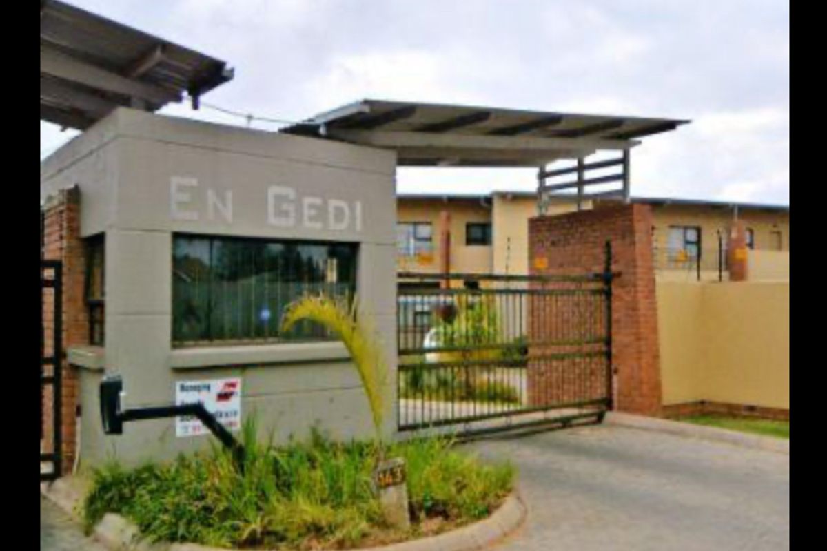 2 Bedroom Apartment in Rynfield - Photo 2