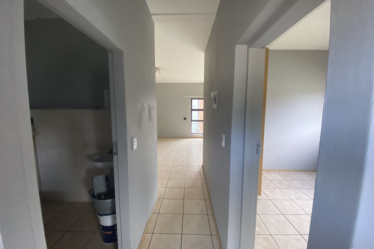 2 Bedroom Apartment in Rynfield - Photo 5