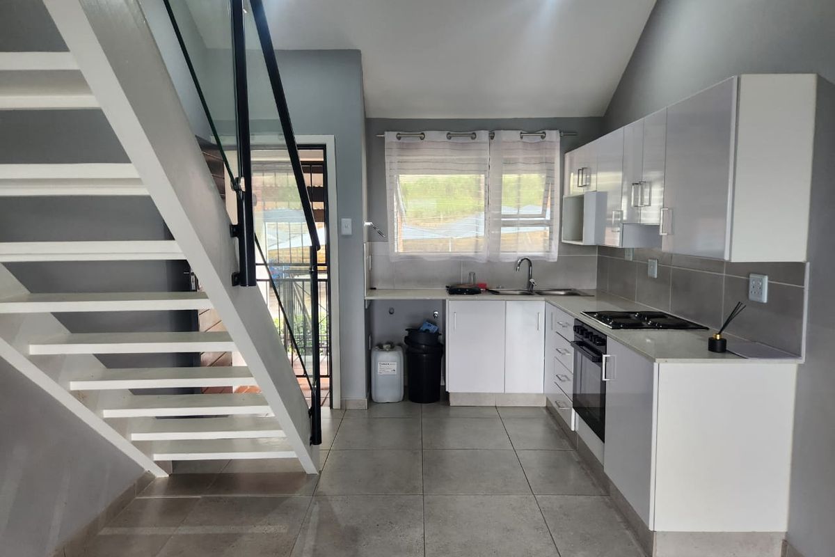 Modern  2 -Bedroom Loft Apartment Prime Location - Photo 4