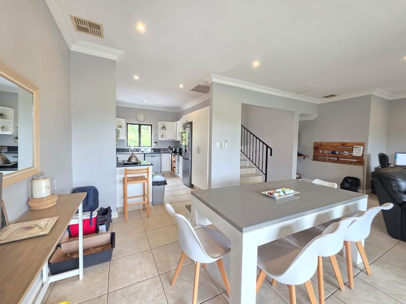 Elegant 3-Bedroom Townhouse with Fairway Views in Umhlali Golf Estate - Photo 9