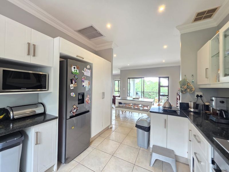 Elegant 3-Bedroom Townhouse with Fairway Views in Umhlali Golf Estate - Photo 10