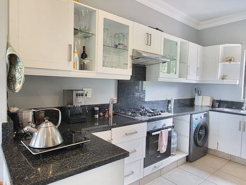 Elegant 3-Bedroom Townhouse with Fairway Views in Umhlali Golf Estate - Photo 7