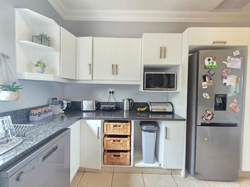 Elegant 3-Bedroom Townhouse with Fairway Views in Umhlali Golf Estate - Photo 6