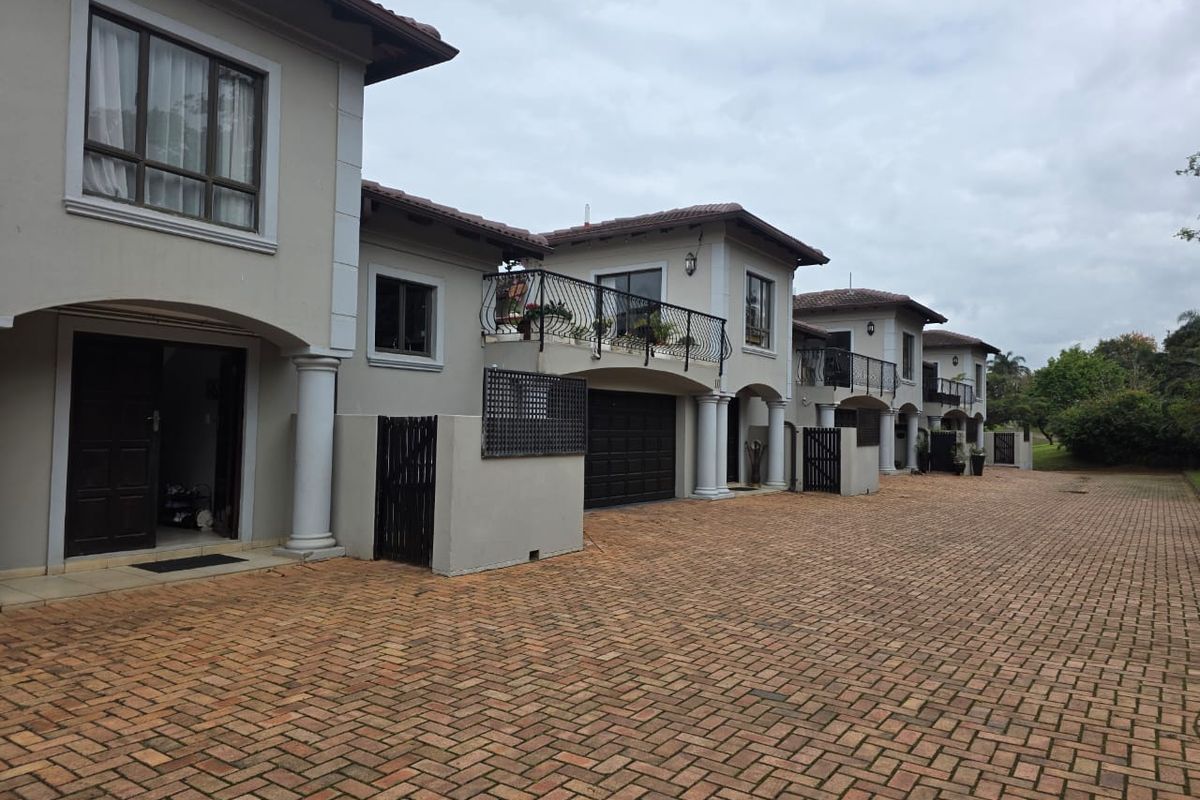 Elegant 3-Bedroom Townhouse with Fairway Views in Umhlali Golf Estate - Photo 2