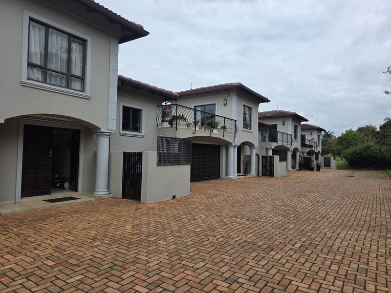 Elegant 3-Bedroom Townhouse with Fairway Views in Umhlali Golf Estate - Photo 2