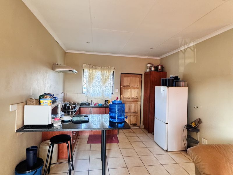 To Rent | Secure Living on a spacious corner stand in Clearwater Estate - Photo 6