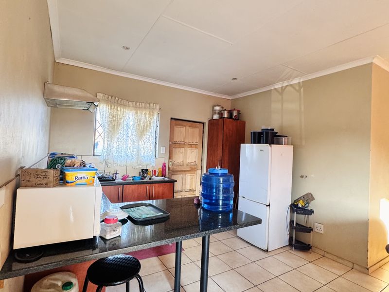 To Rent | Secure Living on a spacious corner stand in Clearwater Estate - Photo 5