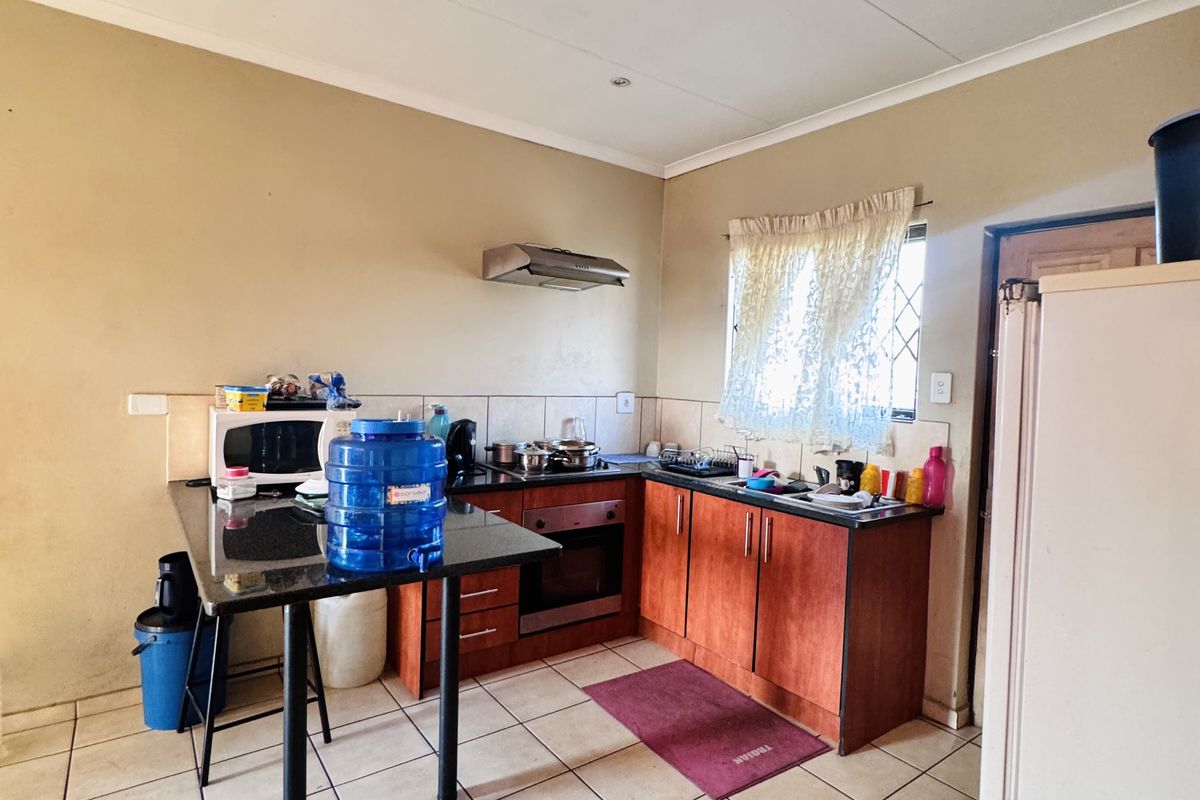 To Rent | Secure Living on a spacious corner stand in Clearwater Estate - Photo 4