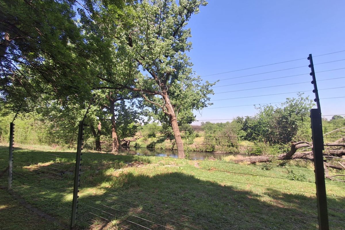 Amazing Duplex on the Klip River with Fishing access... Stunning views and Immaculately kept.. - Photo 4