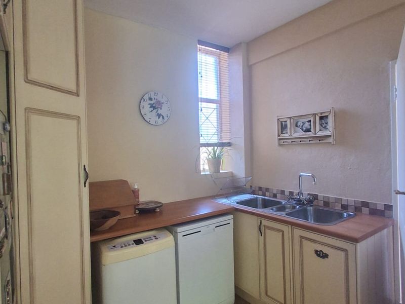 Amazing Duplex on the Klip River with Fishing access... Stunning views and Immaculately kept.. - Photo 10