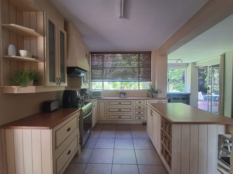 Amazing Duplex on the Klip River with Fishing access... Stunning views and Immaculately kept.. - Photo 9