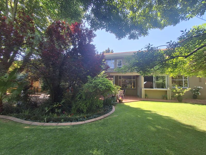 Amazing Duplex on the Klip River with Fishing access... Stunning views and Immaculately kept.. - Photo 7