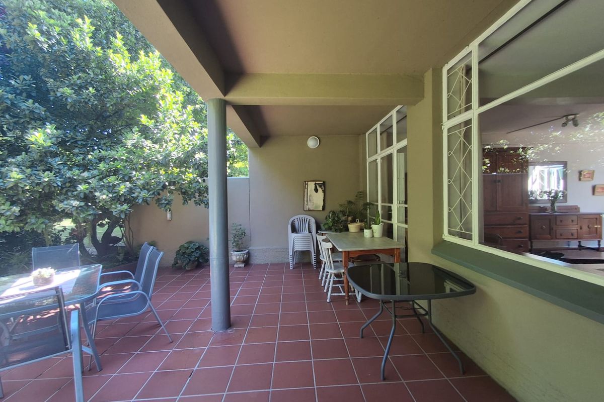 Amazing Duplex on the Klip River with Fishing access... Stunning views and Immaculately kept.. - Photo 5