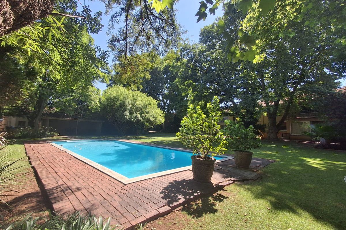 Amazing Duplex on the Klip River with Fishing access... Stunning views and Immaculately kept.. - Photo 2