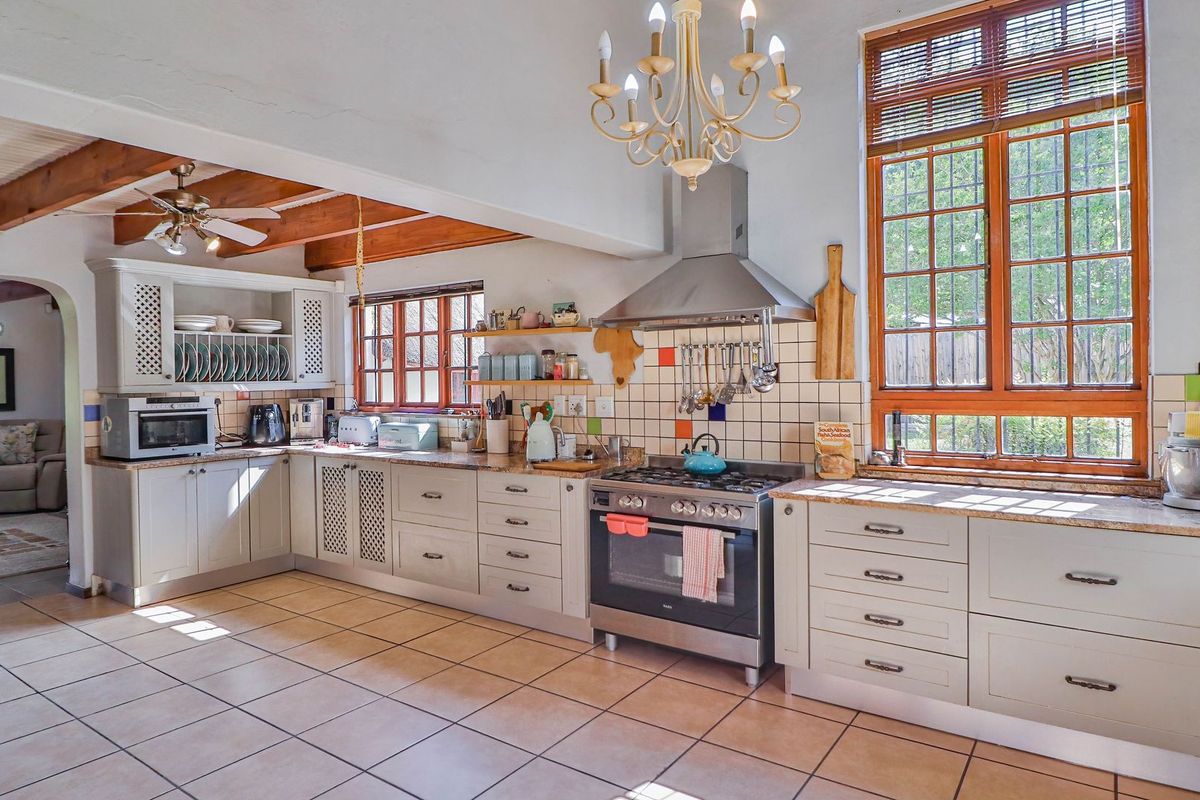 Need space to live and run a business from home? This versatile smallholding has it all!! - Photo 4
