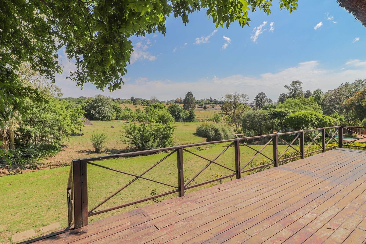 Need space to live and run a business from home? This versatile smallholding has it all!! - Photo 3