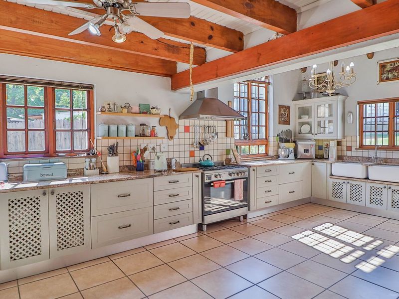 Need space to live and run a business from home? This versatile smallholding has it all!! - Photo 9
