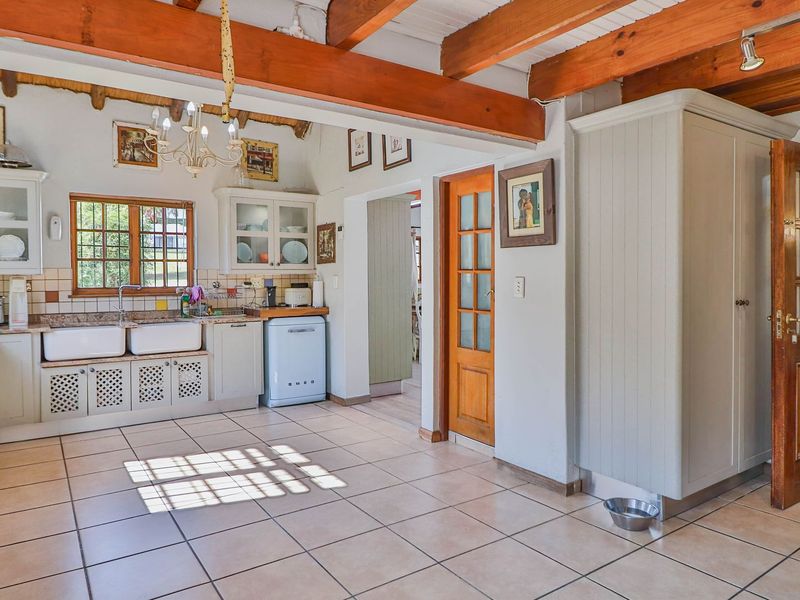 Need space to live and run a business from home? This versatile smallholding has it all!! - Photo 7