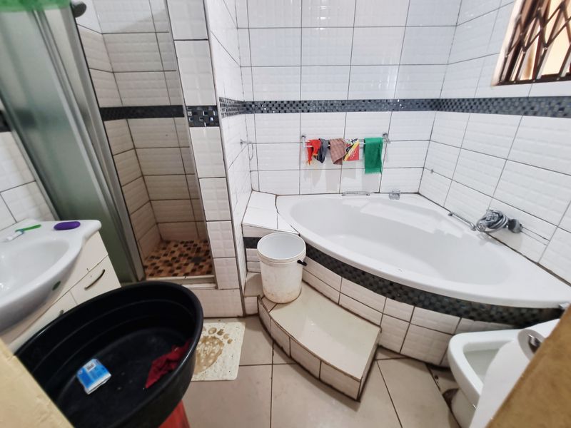 5 BEDROOM HOUSE FOR SALE - Photo 8