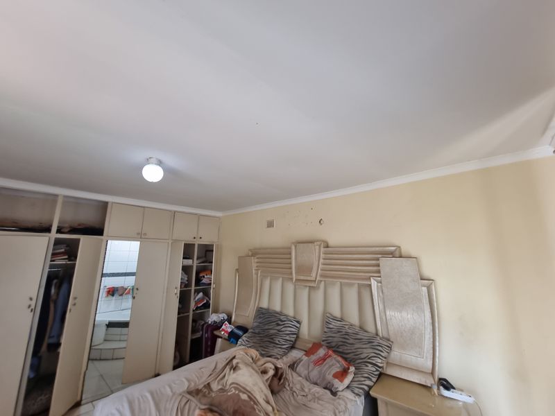 5 BEDROOM HOUSE FOR SALE - Photo 9