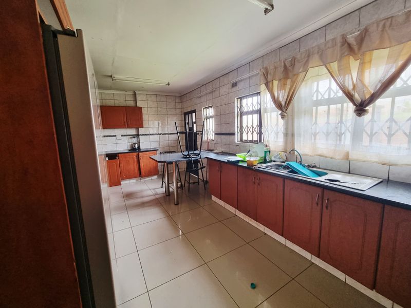 5 BEDROOM HOUSE FOR SALE - Photo 4