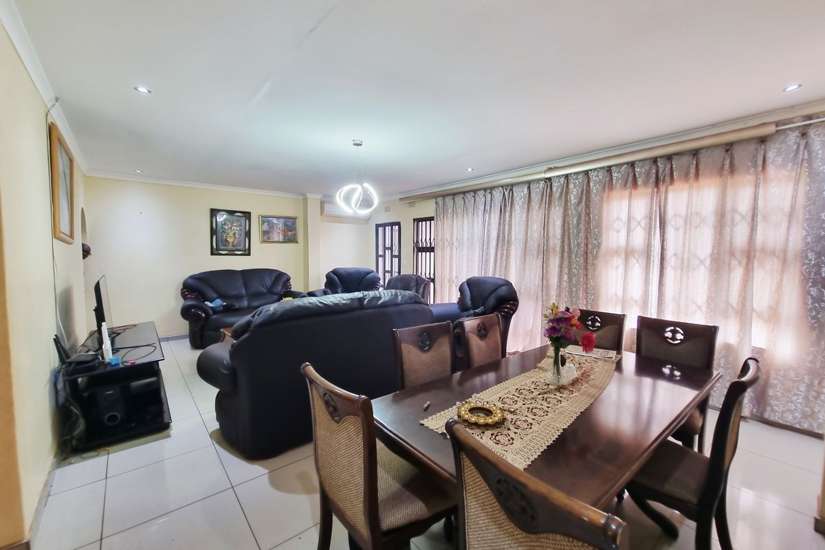 5 BEDROOM HOUSE FOR SALE - Photo 2