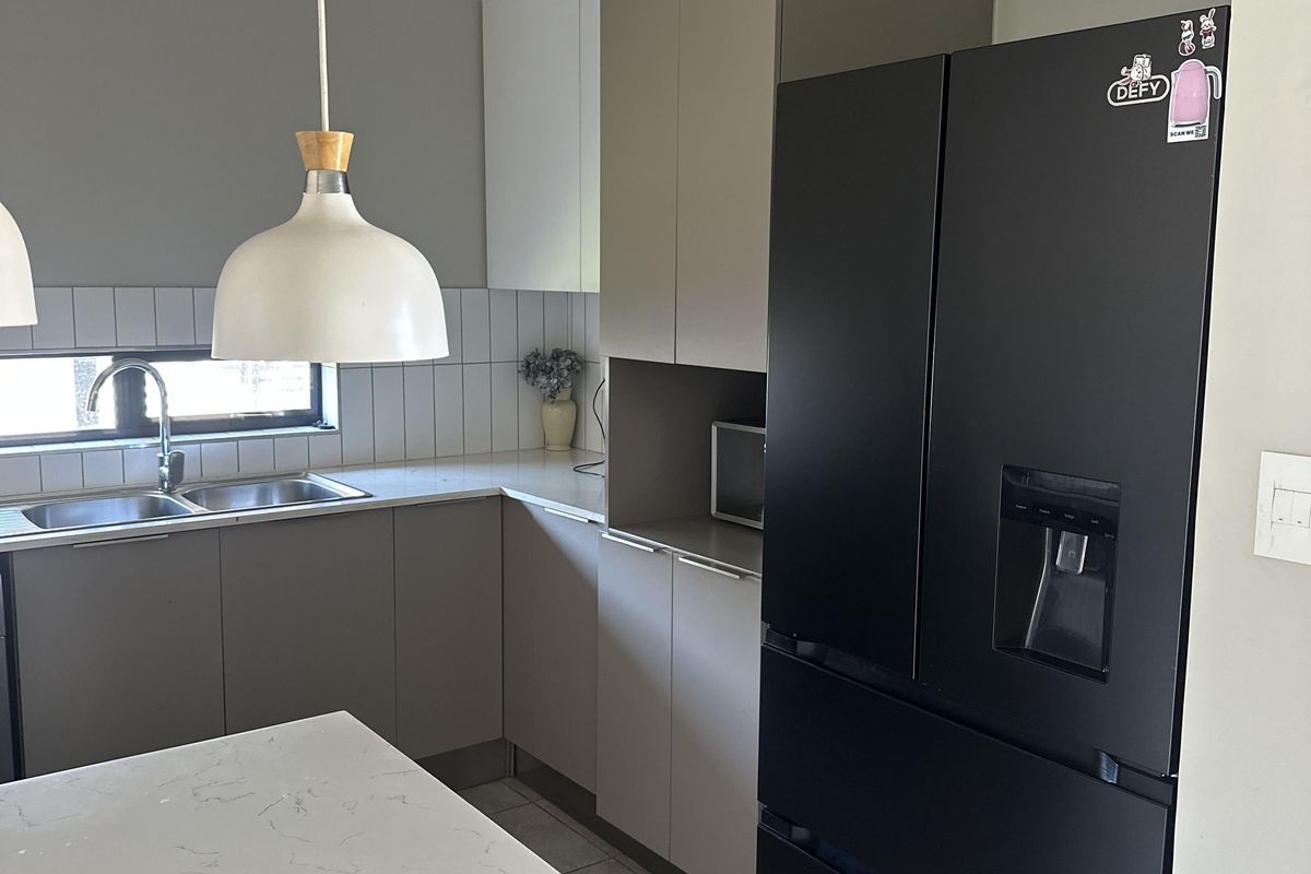 Luxury Living in a Secure and Prestigious Estate. - Photo 3