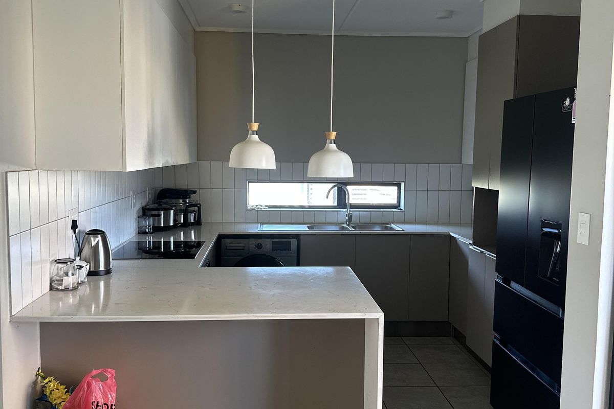 Luxury Living in a Secure and Prestigious Estate. - Photo 2