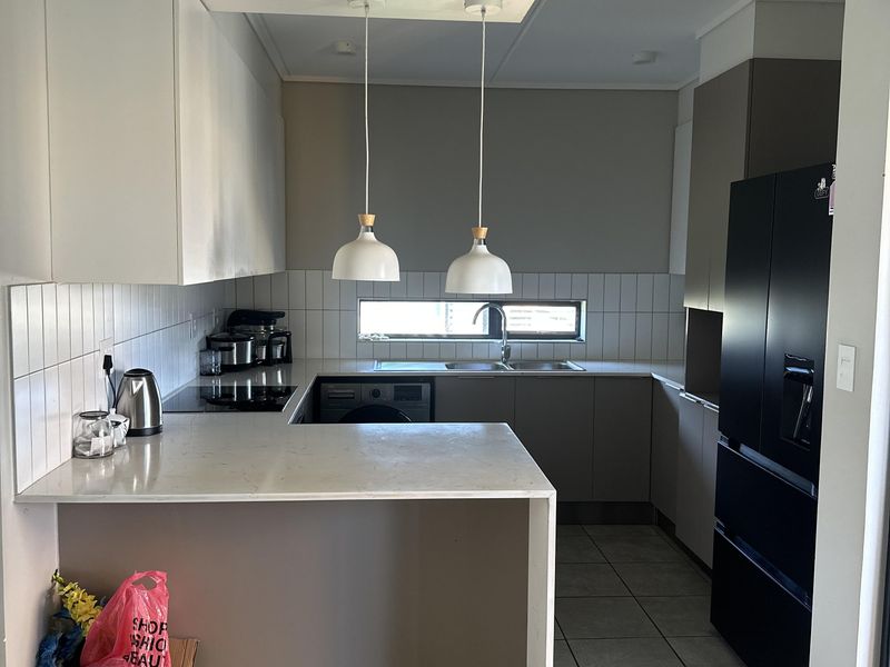 Luxury Living in a Secure and Prestigious Estate. - Photo 2