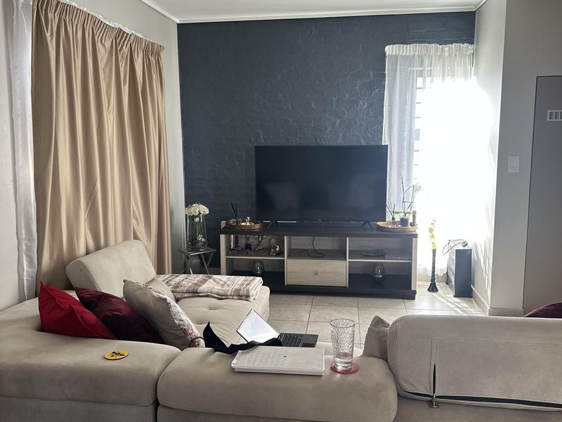 Luxury Living in a Secure and Prestigious Estate. - Photo 10