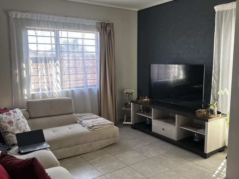 Luxury Living in a Secure and Prestigious Estate. - Photo 8