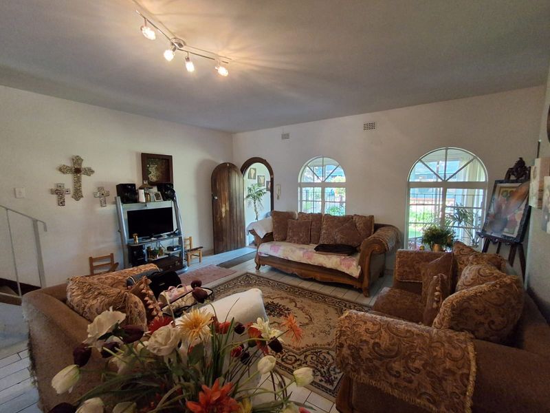 2 Bedroom Townhouse in close knit community. Three River - Photo 9