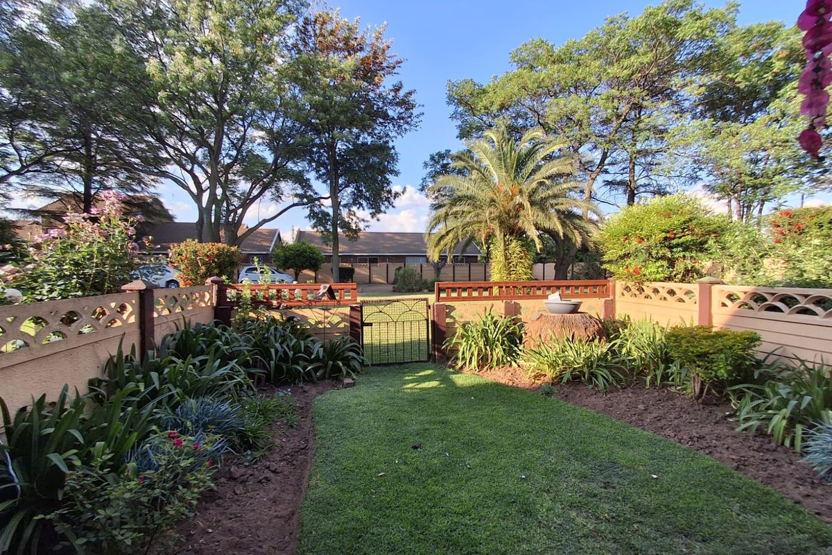 2 Bedroom Townhouse in close knit community. Three River - Photo 3