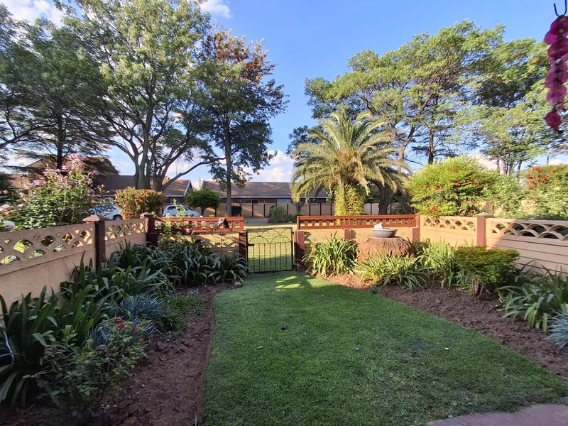 2 Bedroom Townhouse in close knit community. Three River - Photo 3