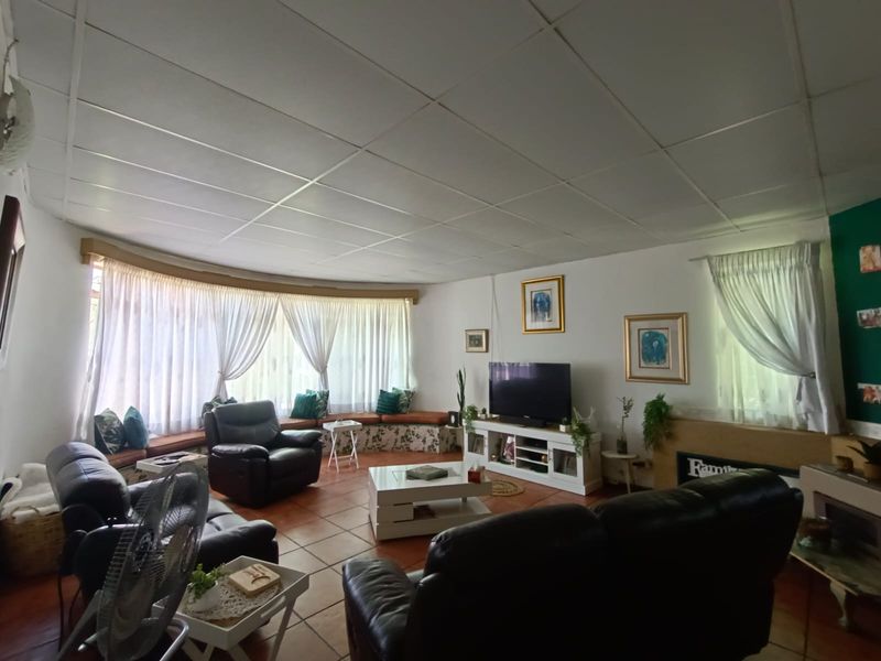 !Lovely, Captivating!  !A Place to Hang your Heart! - Photo 10