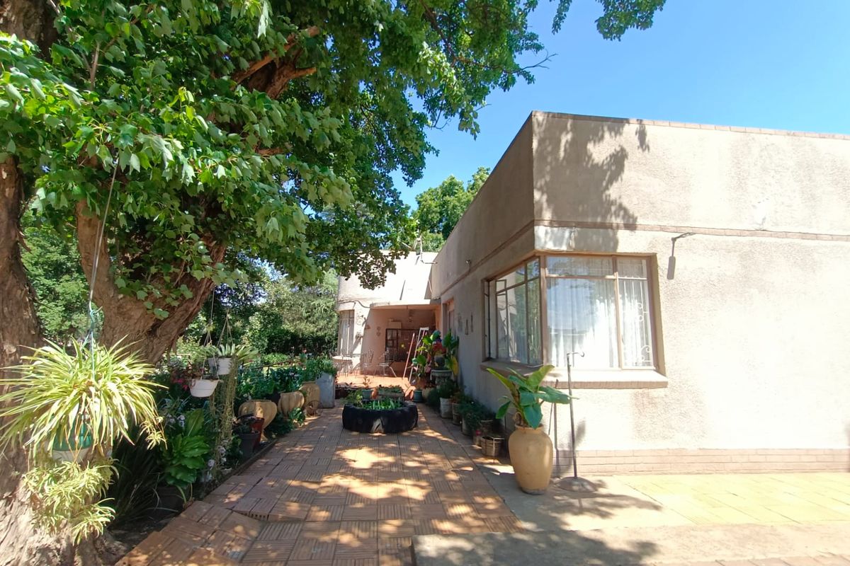 !Lovely, Captivating!  !A Place to Hang your Heart! - Photo 3