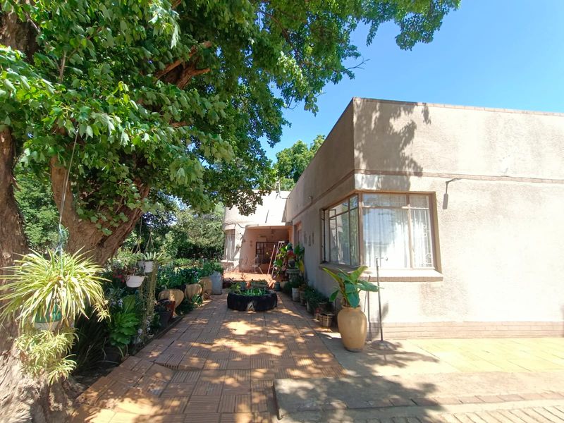 !Lovely, Captivating!  !A Place to Hang your Heart! - Photo 3