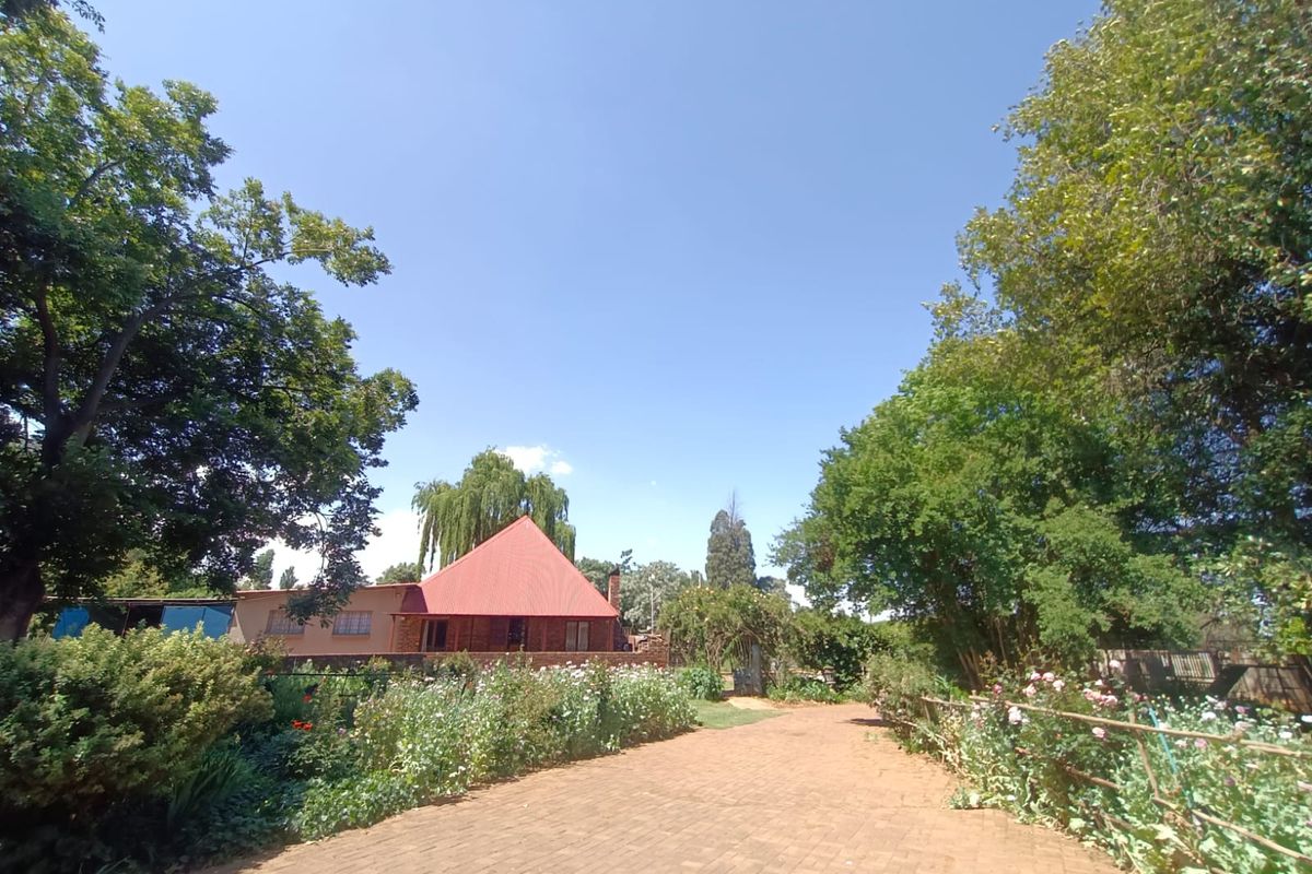 !Lovely, Captivating!  !A Place to Hang your Heart! - Photo 2