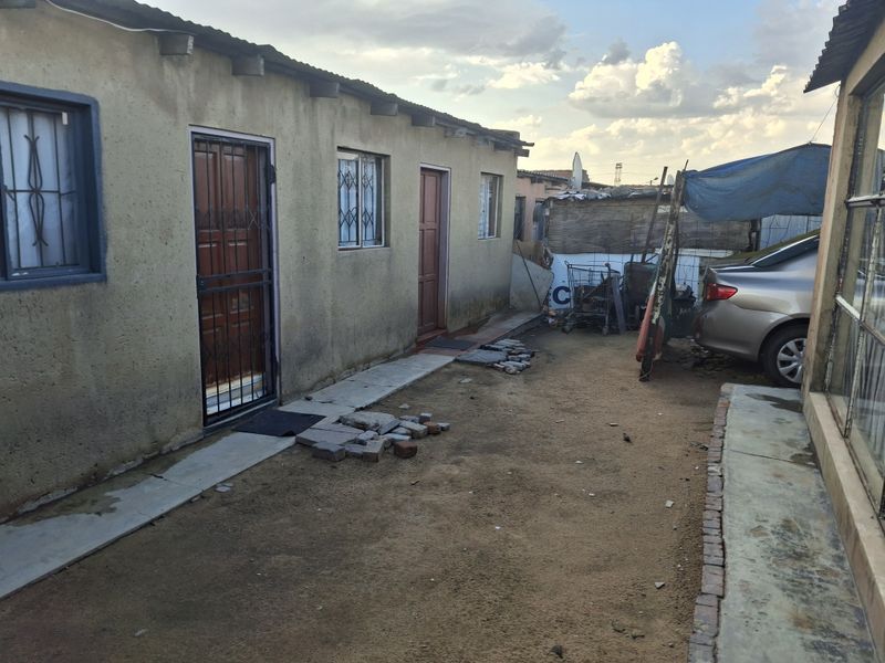 1-Bedroom RDP House for Sale in Klipfontein View - Photo 4
