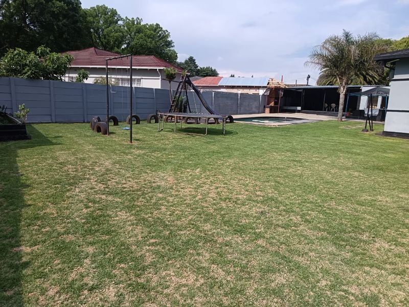 Perfectly Located Home in Dalview with Granny Flat - Photo 10