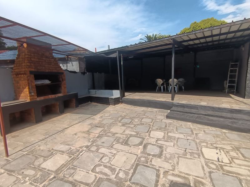 Perfectly Located Home in Dalview with Granny Flat - Photo 8