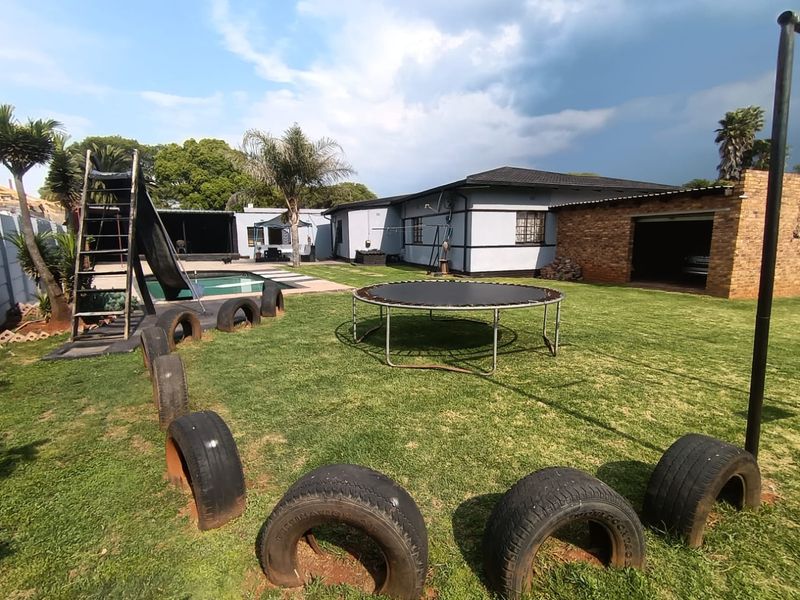 Perfectly Located Home in Dalview with Granny Flat - Photo 9