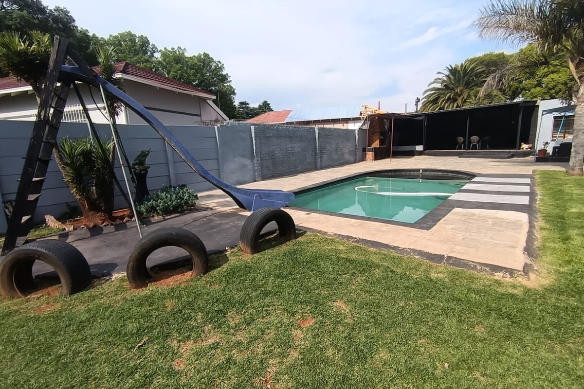 Perfectly Located Home in Dalview with Granny Flat - Photo 5